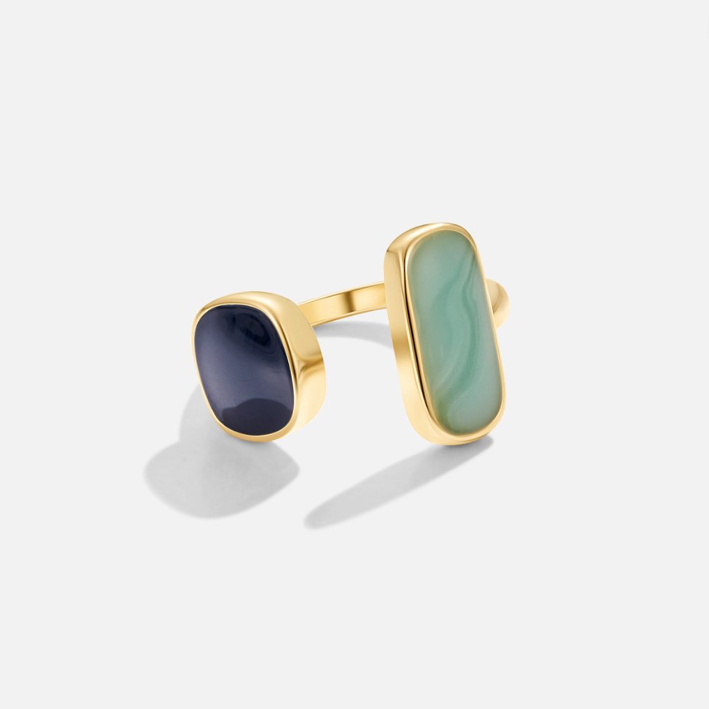 Elegante zilveren wikkelring met subtiele schaduwdetails