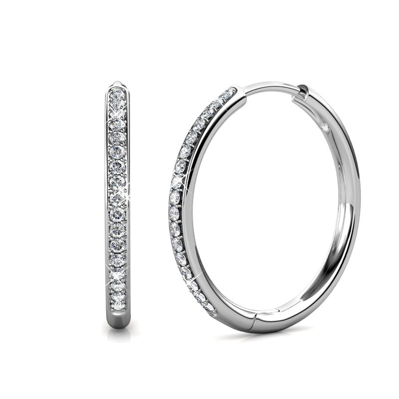 Elegante gouden oorbellen met pave-details