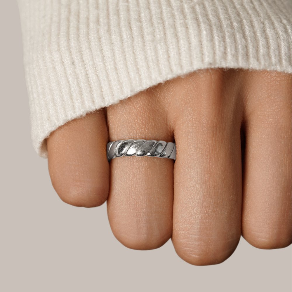 Elegante zilveren ring met een verfijnde twist