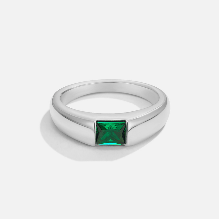 Zachte zilveren ring met smaragd detail