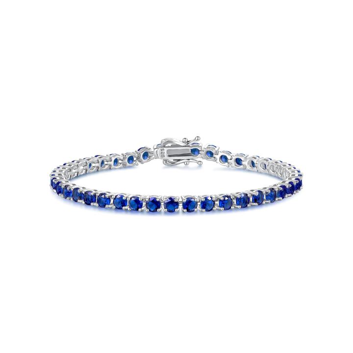 Elegante witgouden tennisarmband met saffieren details