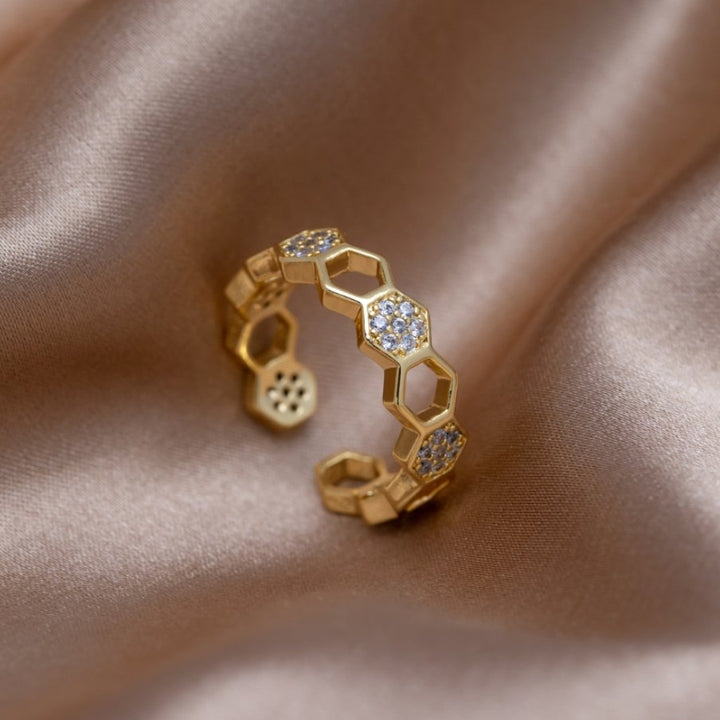 Elegante gouden ring met sprankelende zirkonia
