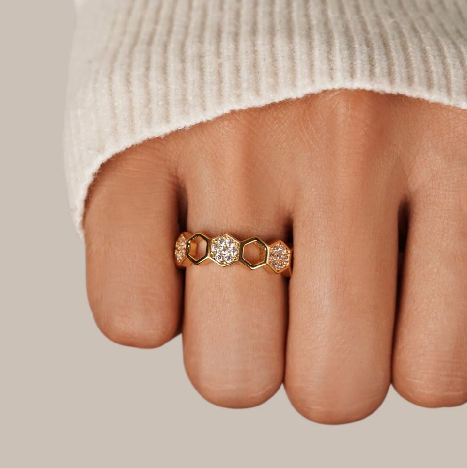 Elegante gouden ring met sprankelende zirkonia