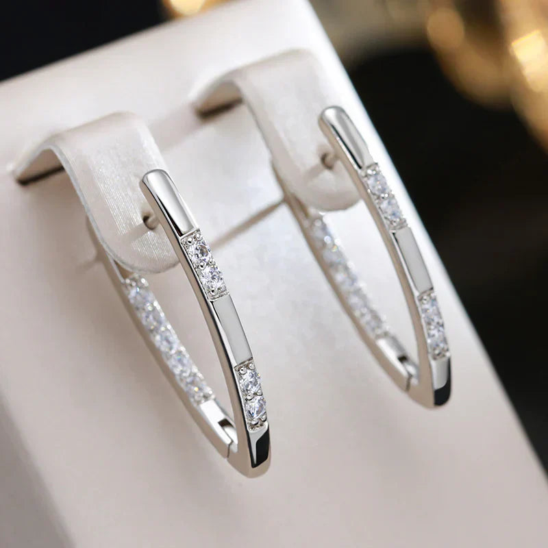 Elegante gouden oorbellen met sprankelende zirkonia