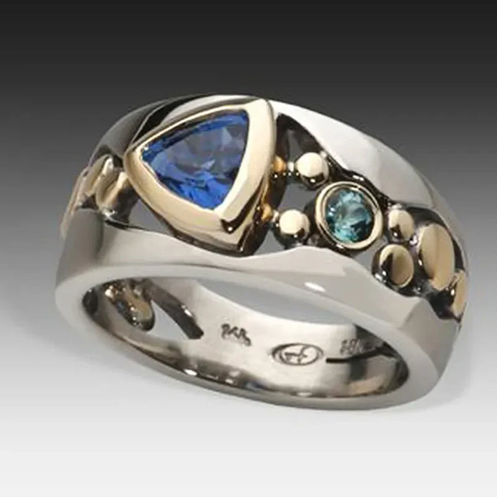 Elegante ring van wit goud met antieke IJssteen