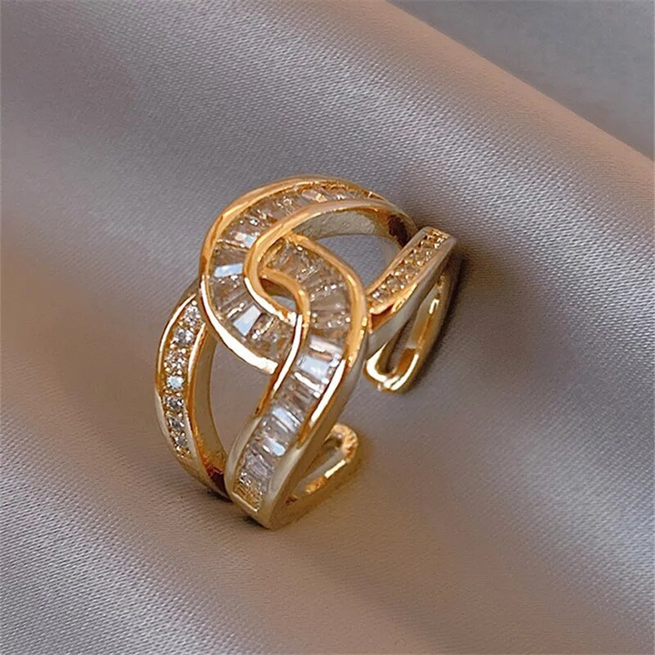 Verweven zilveren ring met delicate details