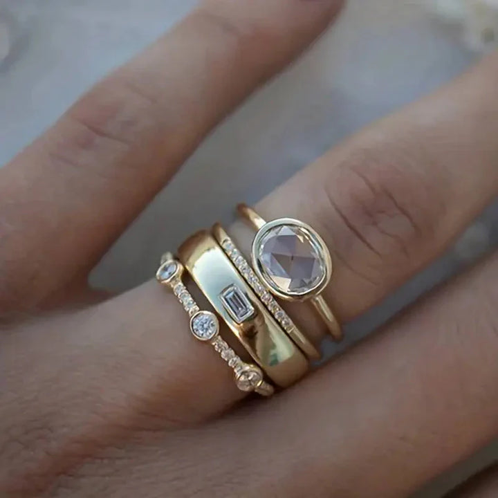 Elegante gouden ring met zirkonia details