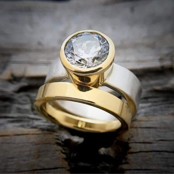 Elegante gouden ring met verfijnd glasdesign