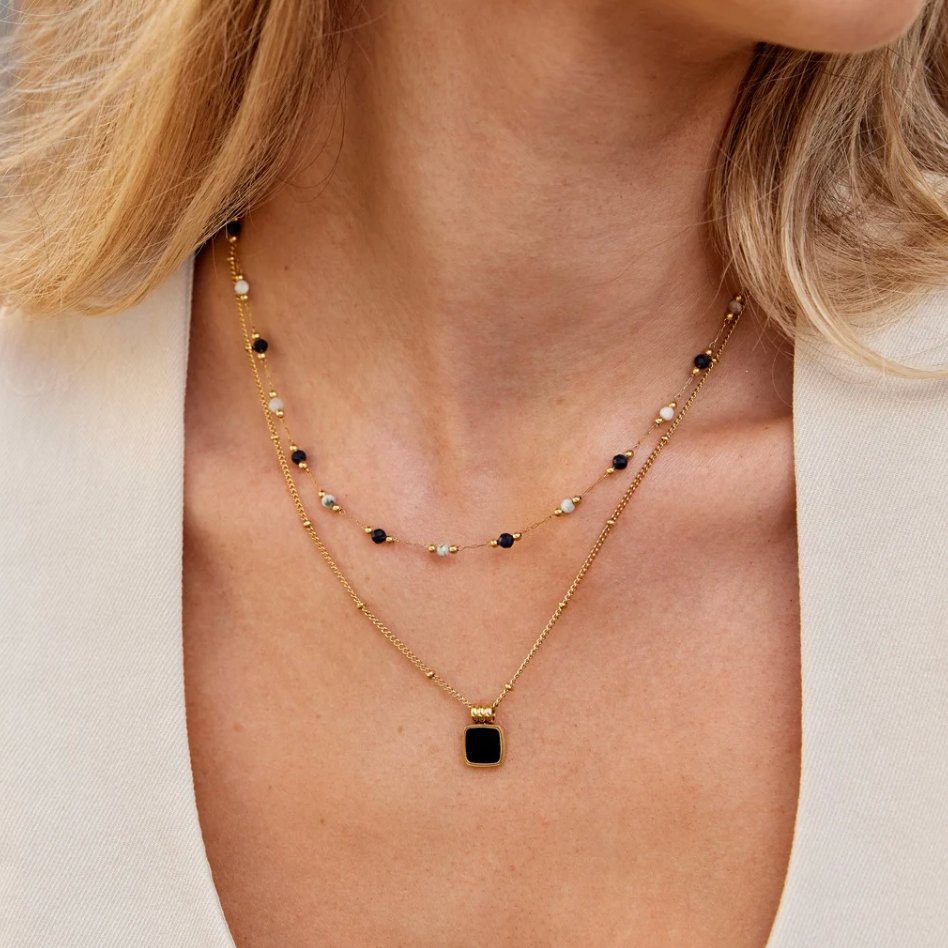 Lucia Zwarte Hangende Ketting