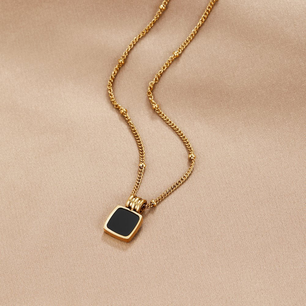 Lucia Zwarte Hangende Ketting