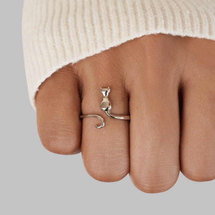 Zilveren ring met een verfijnde maan