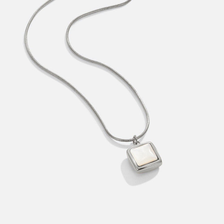 Zachte maansteen ketting met gouden hanger