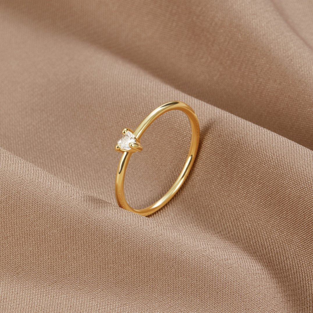 Verfijnde zirkonia ring met hartje