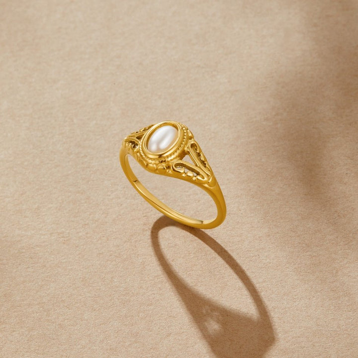 Elegante parelring in vintage stijl