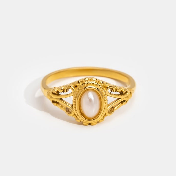 Elegante parelenring in vintage stijl
