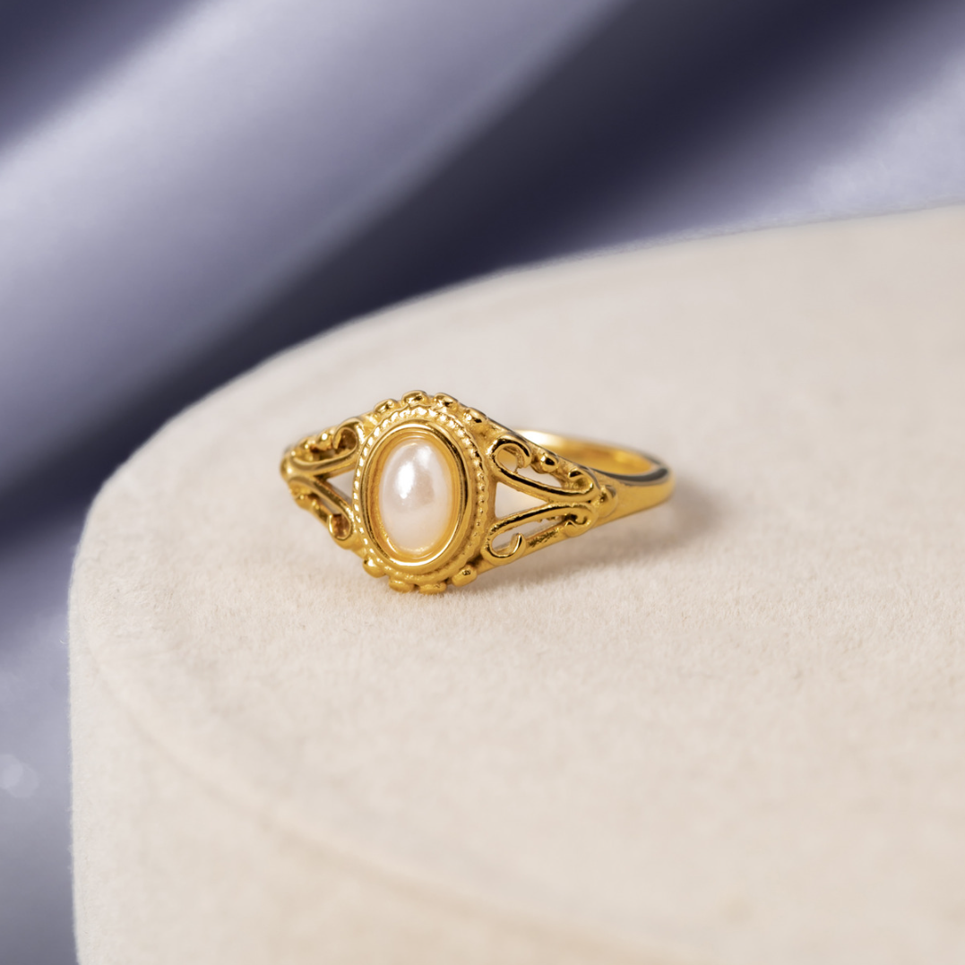 Elegante parelring in vintage stijl