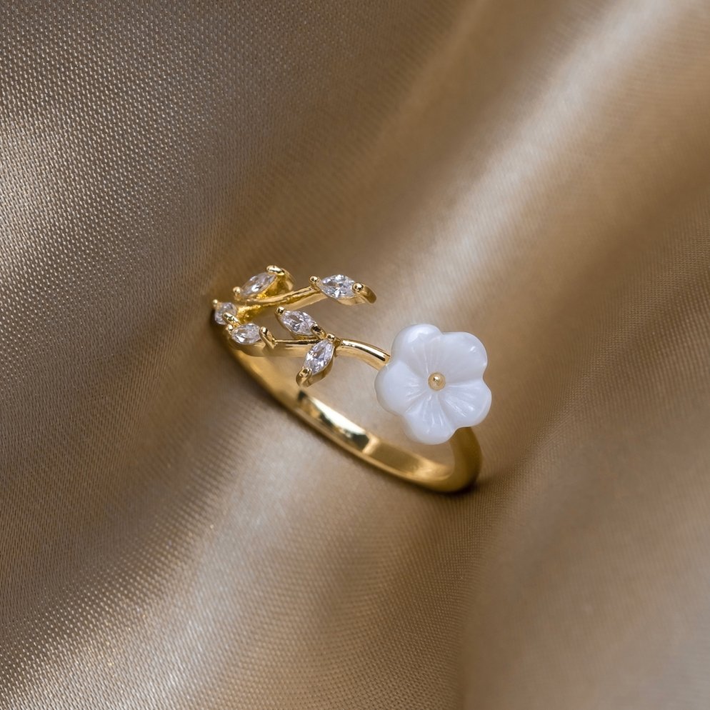 Zachte witte zirkonia bloemenring