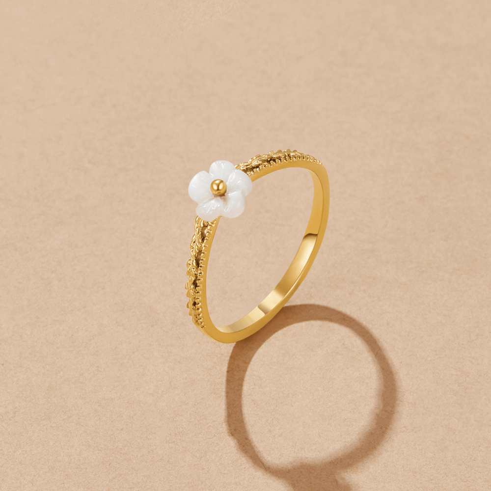Witte Bloemblaadje Ring