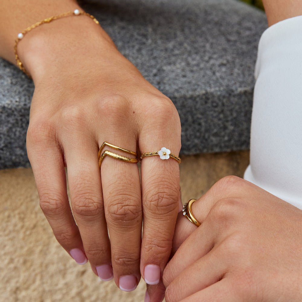 Witte Bloemblaadje Ring
